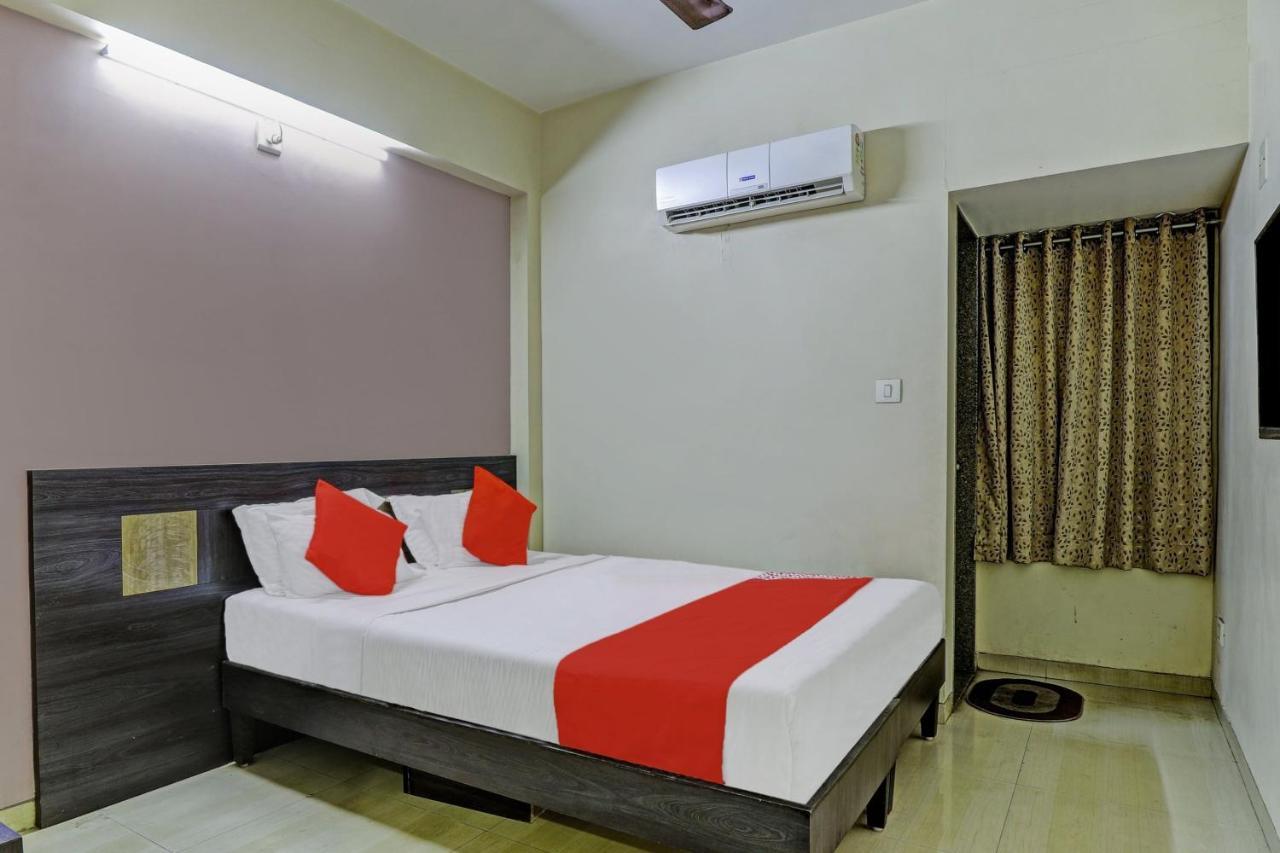 Oyo 82461 Hotel Darshan Banquet And Rooms Surat Bagian luar foto
