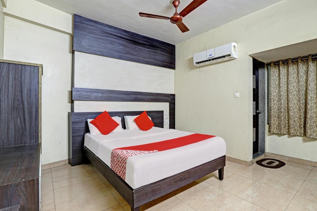 Oyo 82461 Hotel Darshan Banquet And Rooms Surat Bagian luar foto
