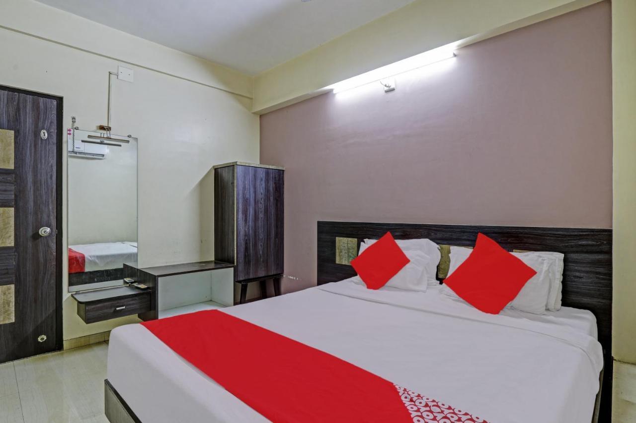 Oyo 82461 Hotel Darshan Banquet And Rooms Surat Bagian luar foto