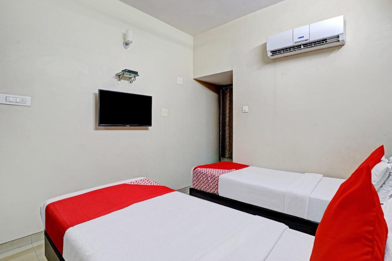 Oyo 82461 Hotel Darshan Banquet And Rooms Surat Bagian luar foto